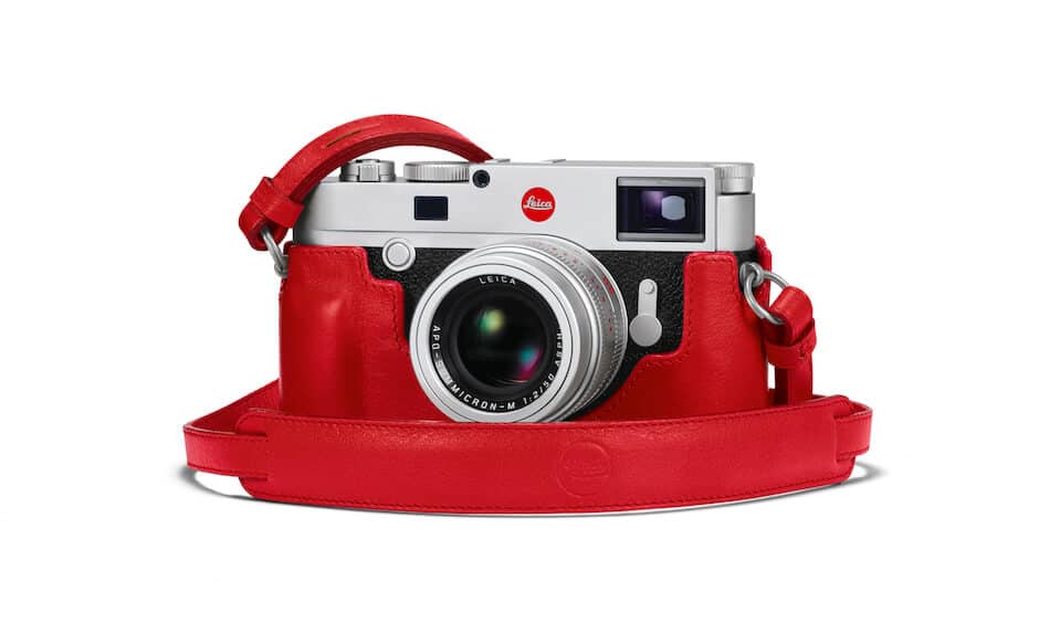 leica m10 camera in het rood