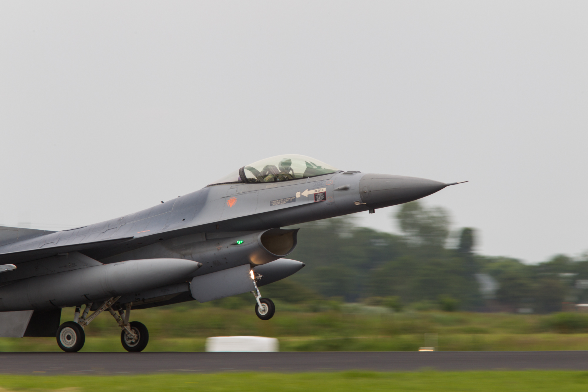 f16 opstijgen fotograferen