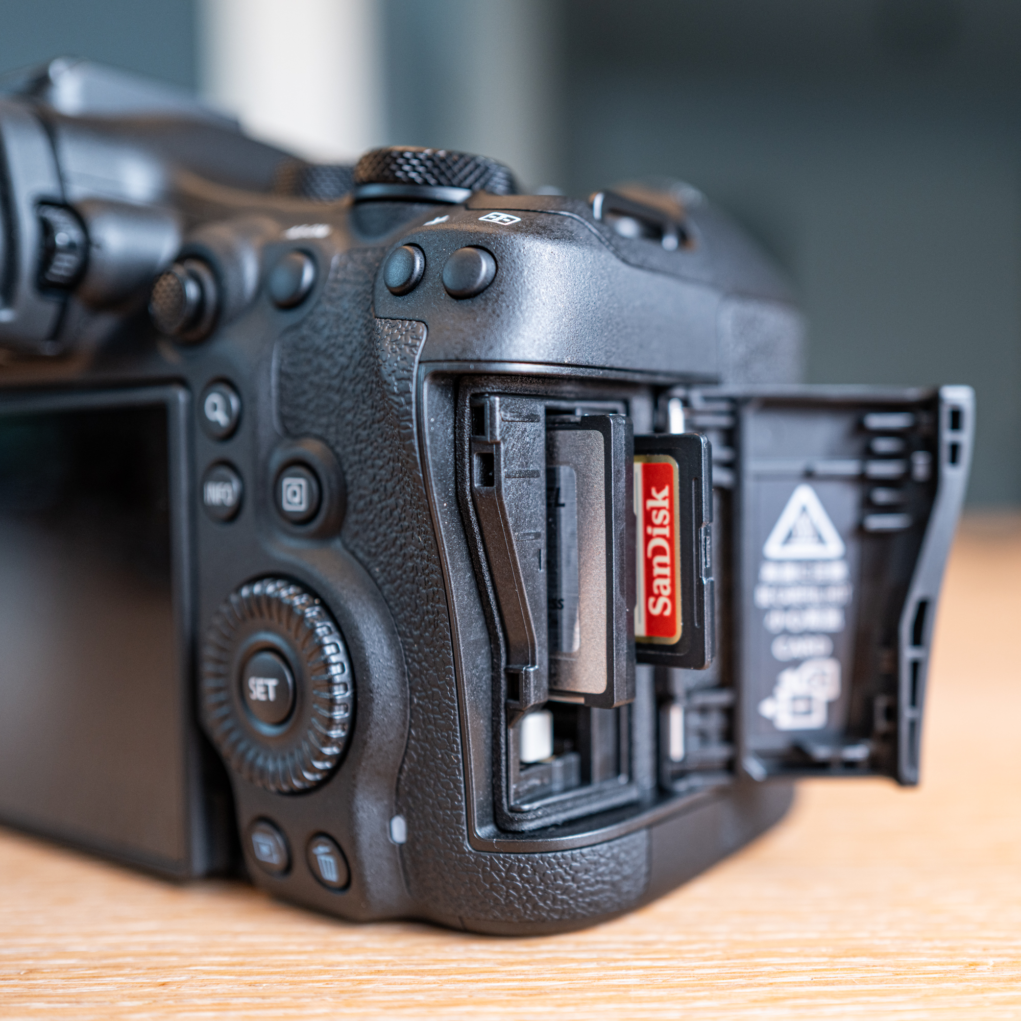 dubbel card slot r6 mark iii