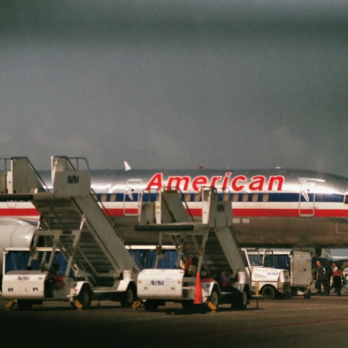 American Airlines - gemaakt met een 35mm kleinbeeldcamera American Airlines - gemaakt met een 35mm kleinbeeldcamera